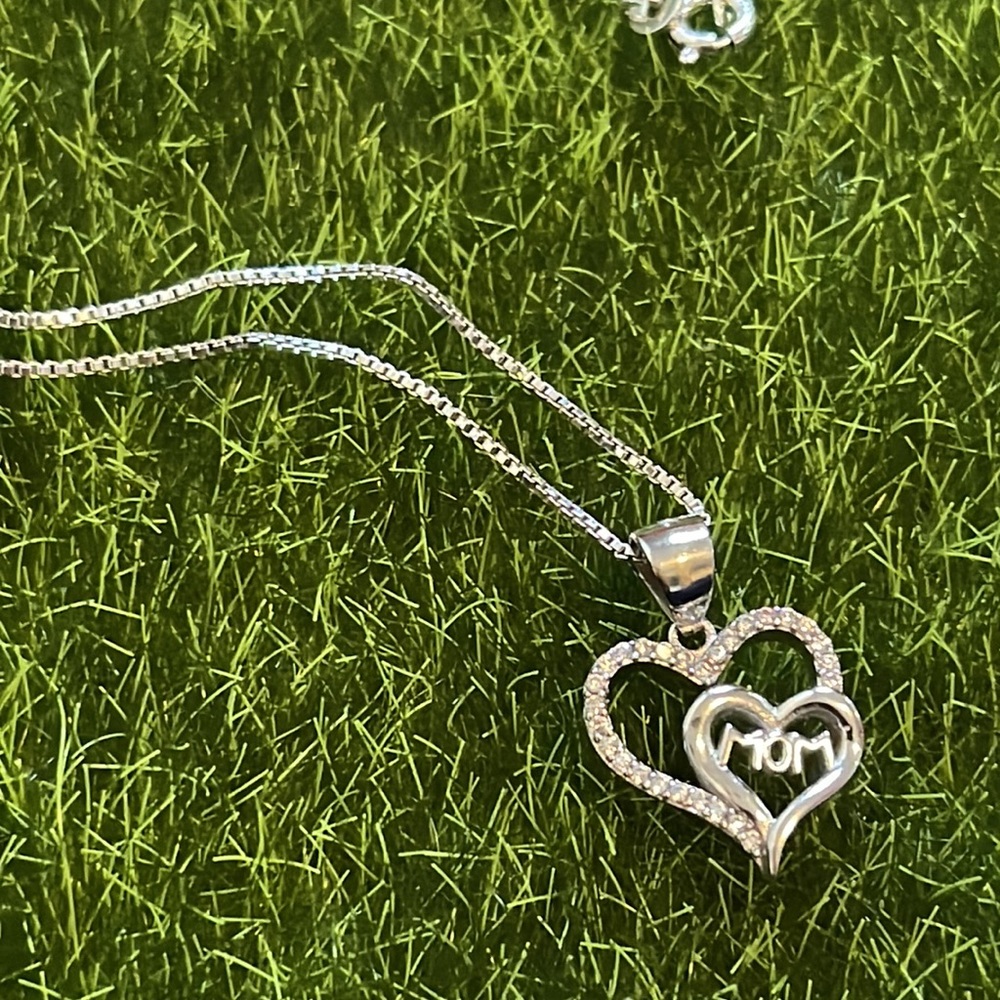 Mom ❤️ Necklace